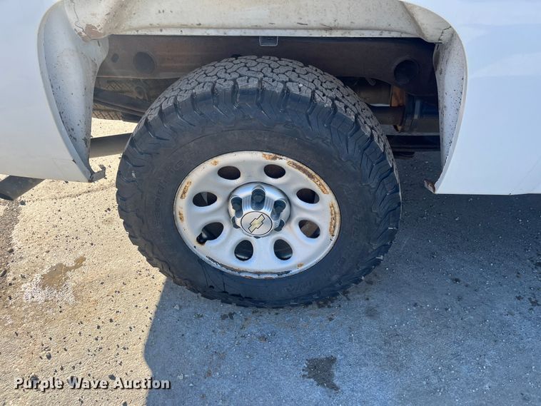 image for item DR7378 2013 Chevrolet Silverado 1500  Ext. Cab pickup truck