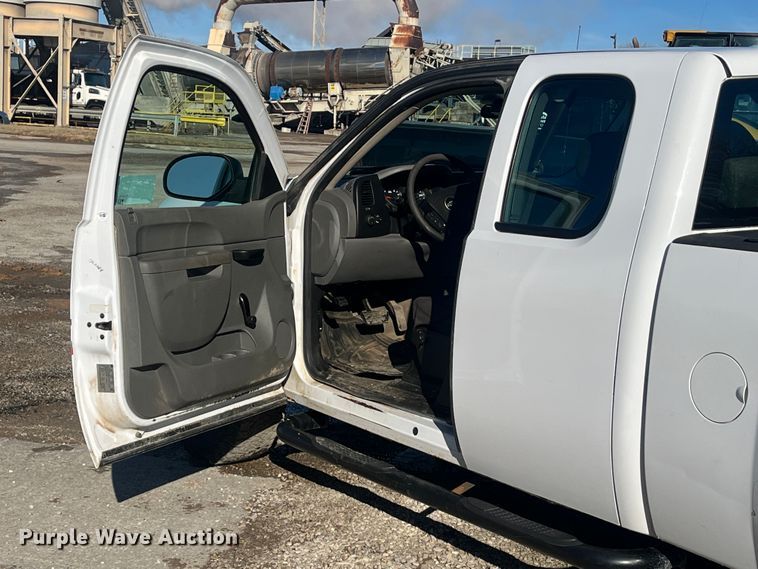 image for item DR7379 2013 Chevrolet Silverado 1500  Ext. Cab pickup truck