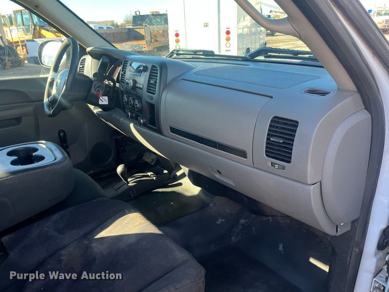 image for item DR7379 2013 Chevrolet Silverado 1500  Ext. Cab pickup truck