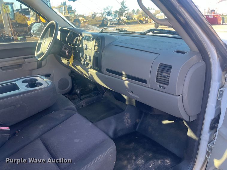 image for item DR7380 2013 Chevrolet Silverado 1500  Ext. Cab pickup truck