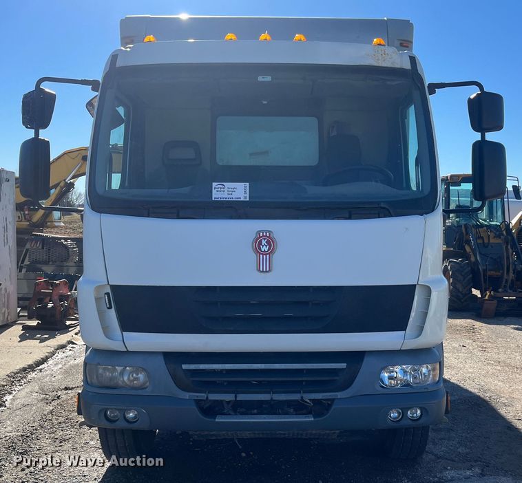 image for item DR7381 2013 Kenworth K370  box truck
