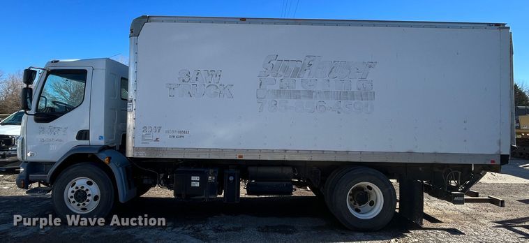 image for item DR7381 2013 Kenworth K370  box truck