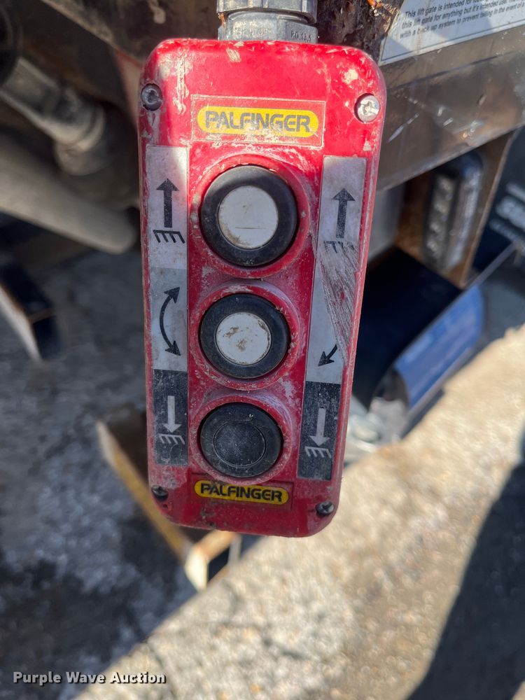 image for item DR7381 2013 Kenworth K370  box truck