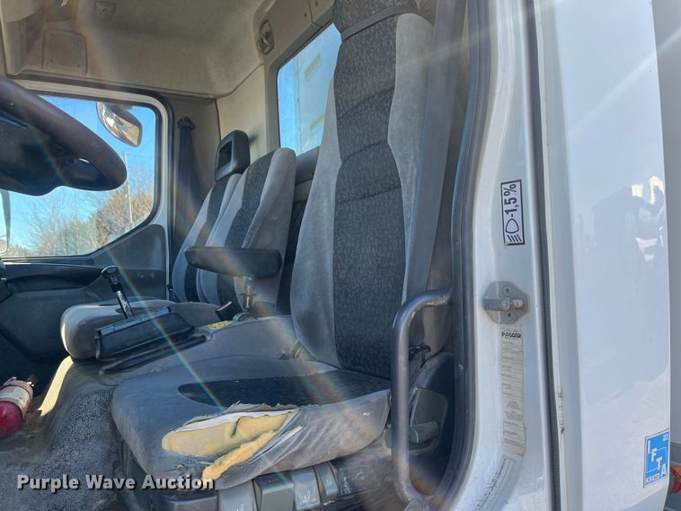 image for item DR7381 2013 Kenworth K370  box truck