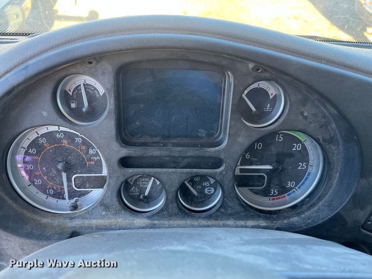 image for item DR7381 2013 Kenworth K370  box truck