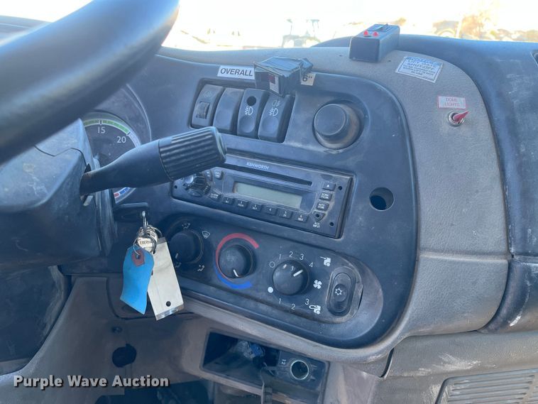 image for item DR7381 2013 Kenworth K370  box truck