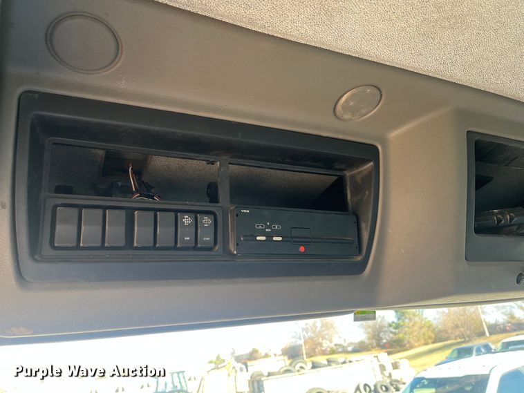 image for item DR7381 2013 Kenworth K370  box truck