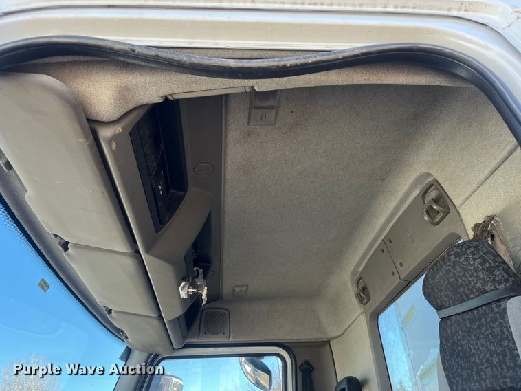 image for item DR7381 2013 Kenworth K370  box truck