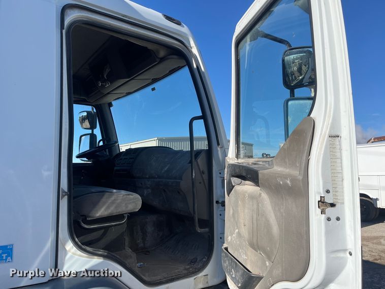 image for item DR7381 2013 Kenworth K370  box truck