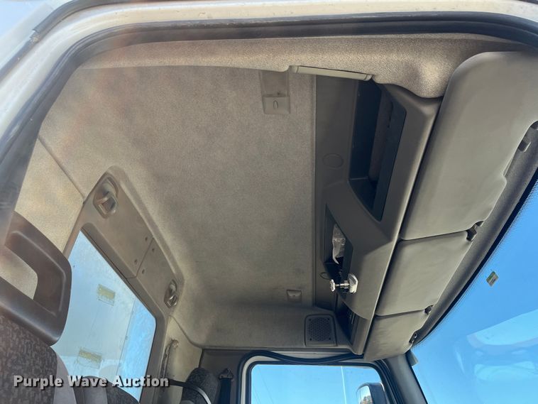 image for item DR7381 2013 Kenworth K370  box truck