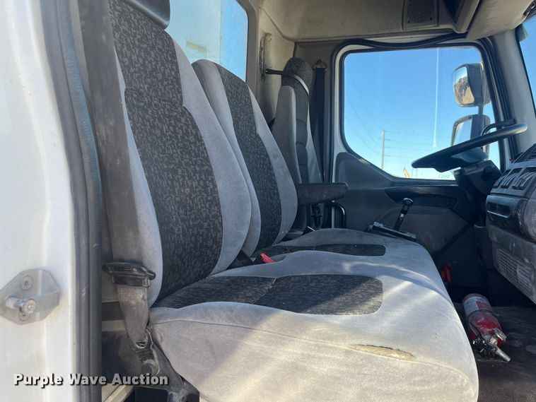 image for item DR7381 2013 Kenworth K370  box truck