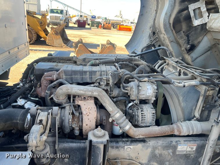 image for item DR7381 2013 Kenworth K370  box truck