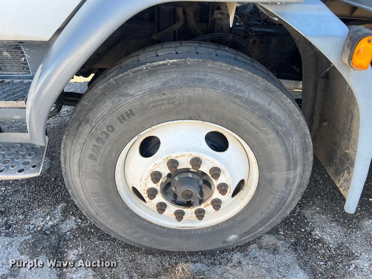 image for item DR7381 2013 Kenworth K370  box truck