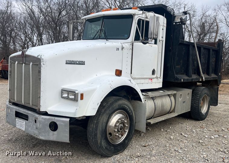 image for item DR7409 1990 Kenworth T800  dump truck