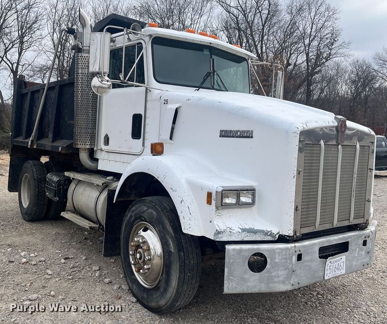 image for item DR7409 1990 Kenworth T800  dump truck