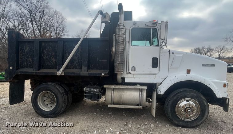 image for item DR7409 1990 Kenworth T800  dump truck