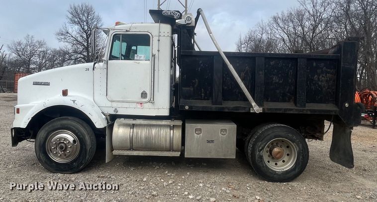 image for item DR7409 1990 Kenworth T800  dump truck