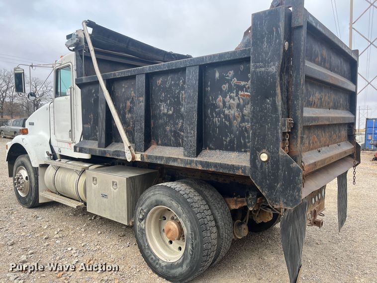 image for item DR7409 1990 Kenworth T800  dump truck