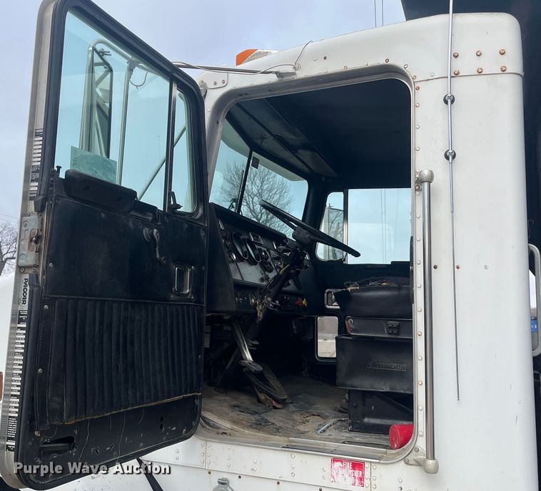 image for item DR7409 1990 Kenworth T800  dump truck