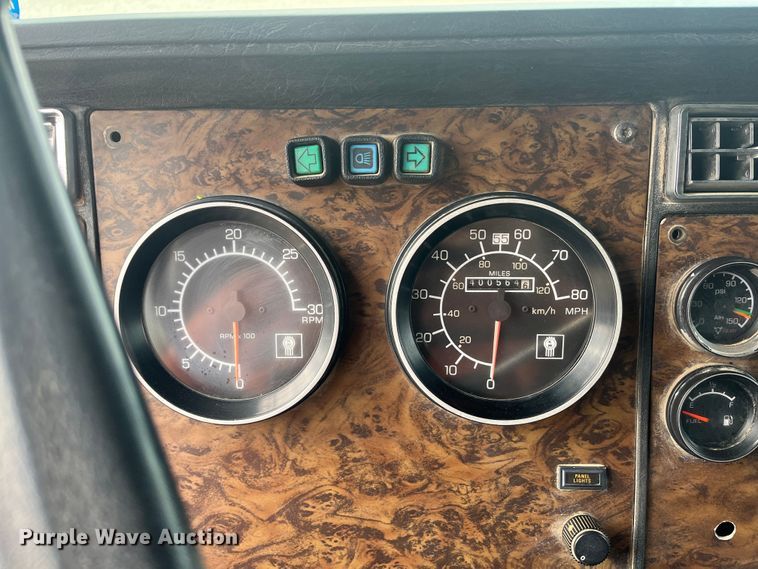 image for item DR7409 1990 Kenworth T800  dump truck