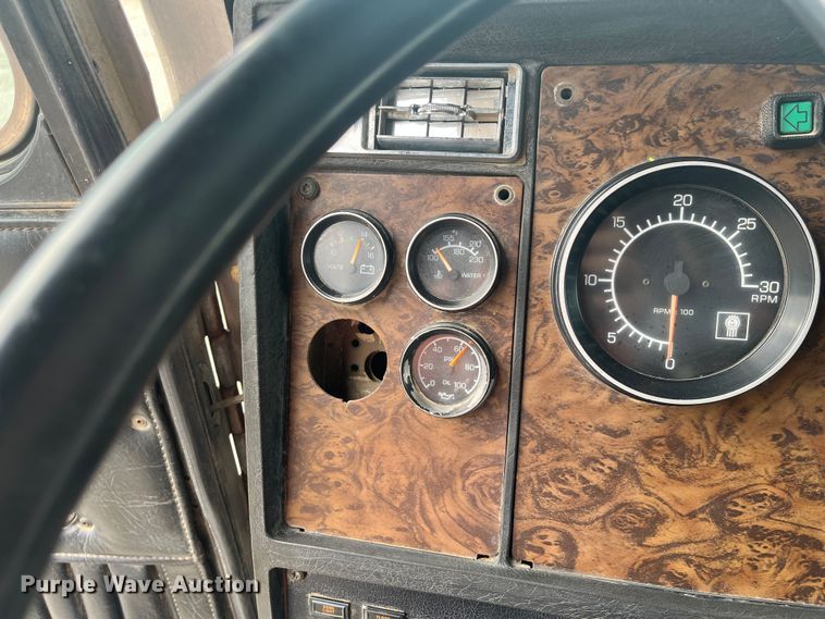 image for item DR7409 1990 Kenworth T800  dump truck