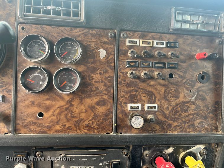 image for item DR7409 1990 Kenworth T800  dump truck