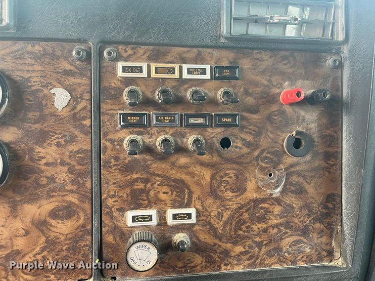 image for item DR7409 1990 Kenworth T800  dump truck