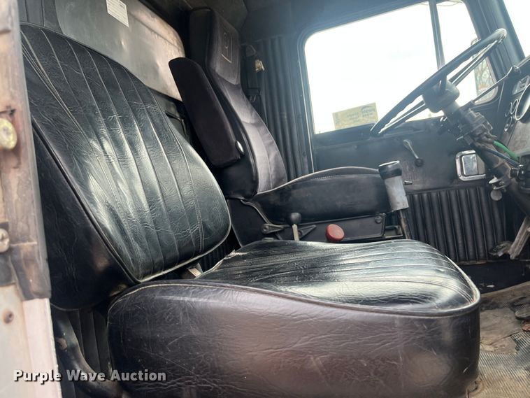 image for item DR7409 1990 Kenworth T800  dump truck