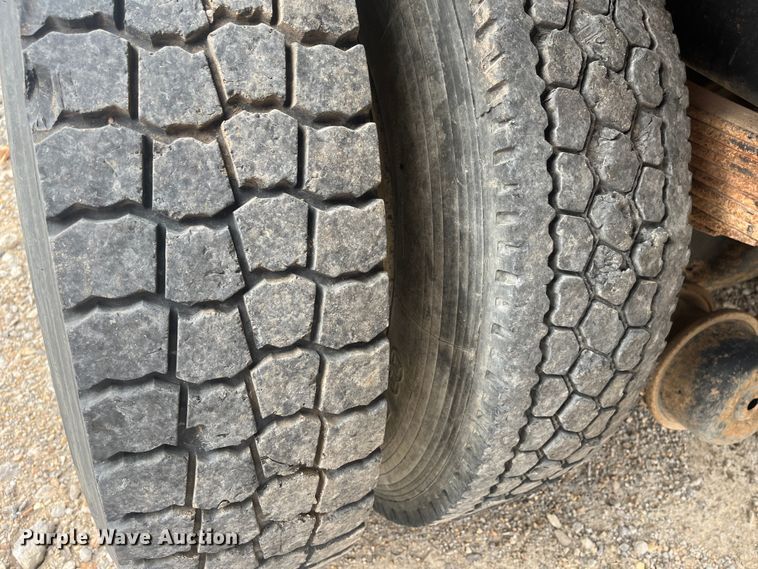 image for item DR7409 1990 Kenworth T800  dump truck