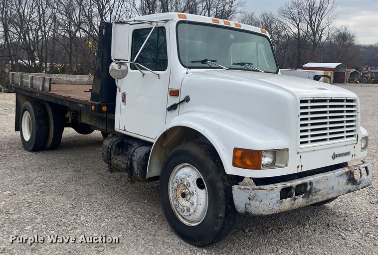 image for item DR7410 1992 International 4700  flatbed truck
