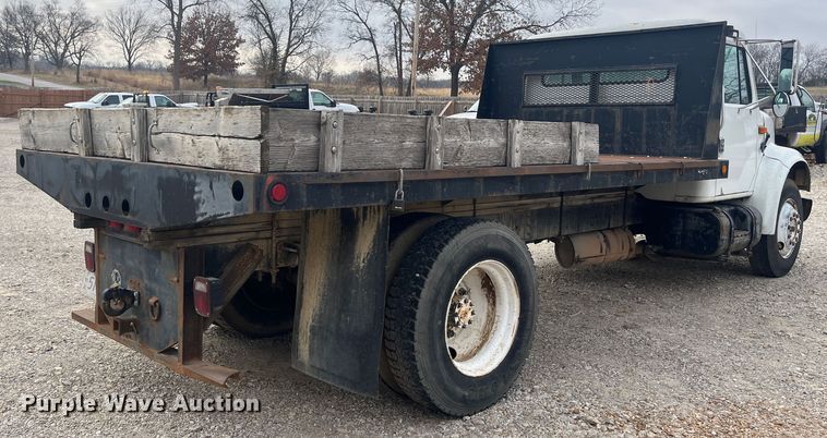 image for item DR7410 1992 International 4700  flatbed truck