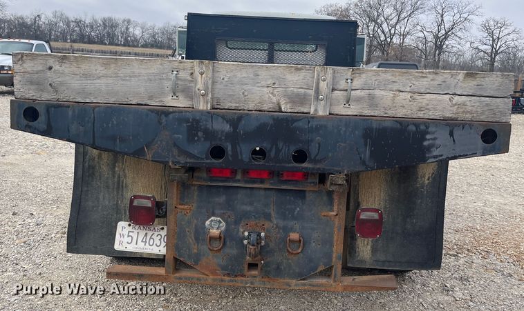 image for item DR7410 1992 International 4700  flatbed truck