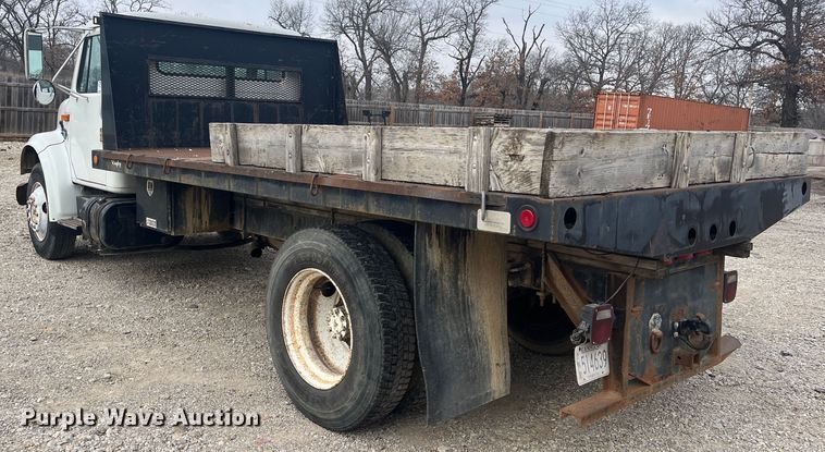 image for item DR7410 1992 International 4700  flatbed truck