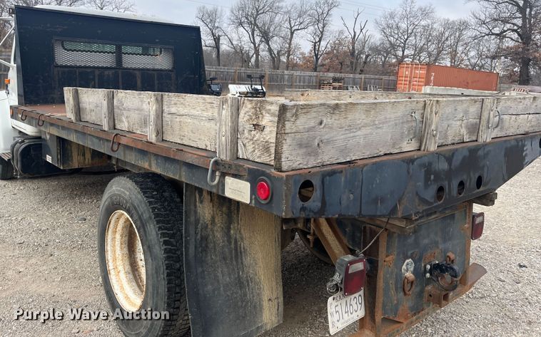 image for item DR7410 1992 International 4700  flatbed truck