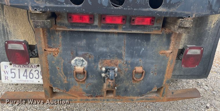 image for item DR7410 1992 International 4700  flatbed truck