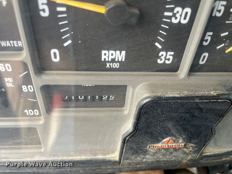 image for item DR7410 1992 International 4700  flatbed truck