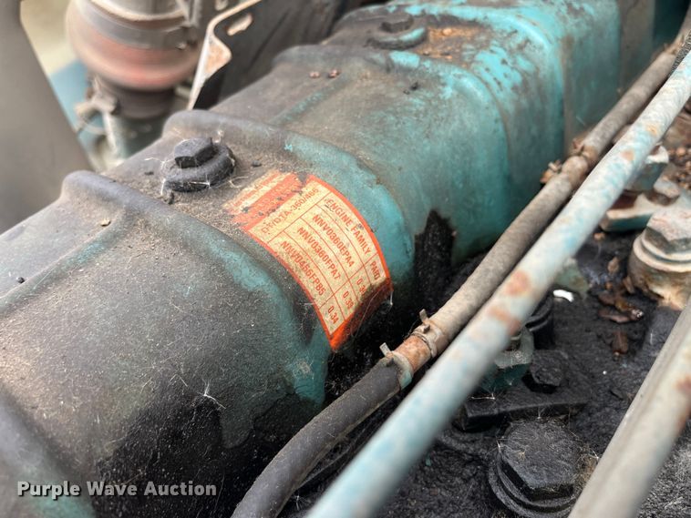 image for item DR7410 1992 International 4700  flatbed truck