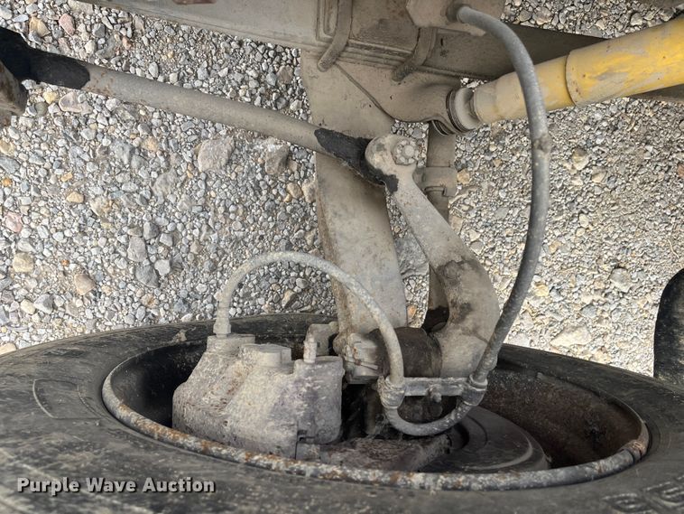 image for item DR7410 1992 International 4700  flatbed truck