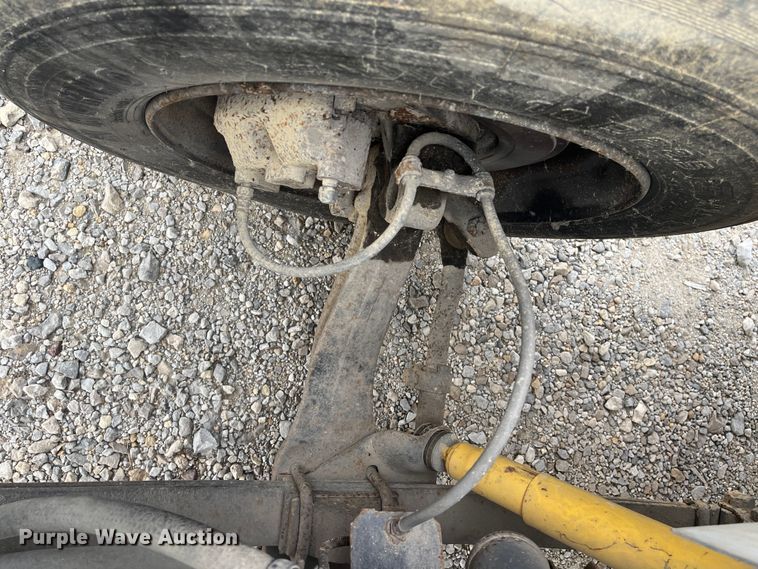 image for item DR7410 1992 International 4700  flatbed truck