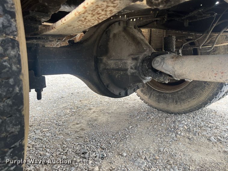 image for item DR7410 1992 International 4700  flatbed truck