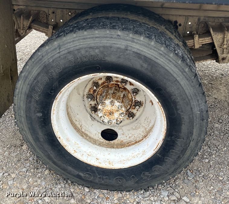 image for item DR7410 1992 International 4700  flatbed truck