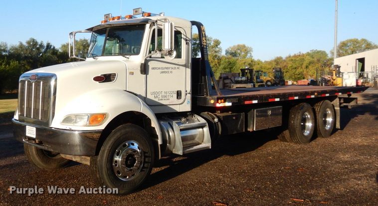 image for item DS1469 2012 Peterbilt 348  rollback truck