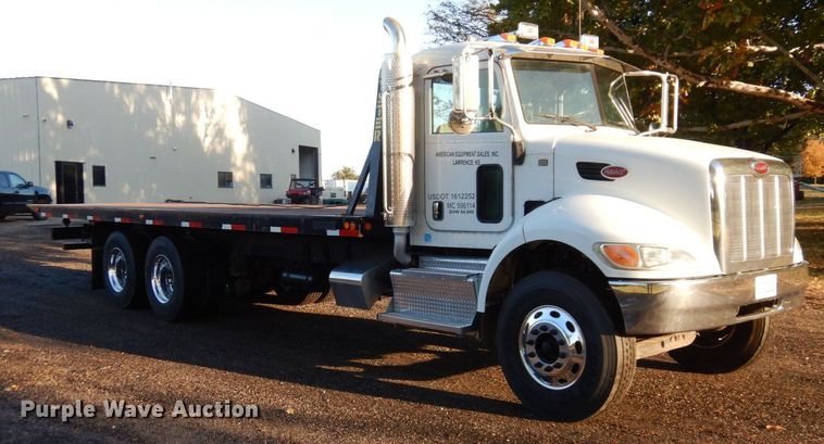 image for item DS1469 2012 Peterbilt 348  rollback truck