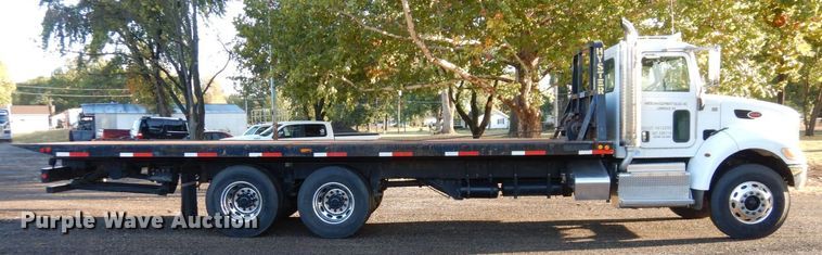 image for item DS1469 2012 Peterbilt 348  rollback truck