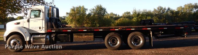 image for item DS1469 2012 Peterbilt 348  rollback truck