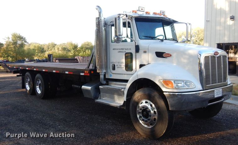 image for item DS1469 2012 Peterbilt 348  rollback truck