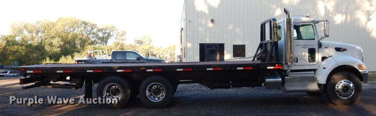 image for item DS1469 2012 Peterbilt 348  rollback truck