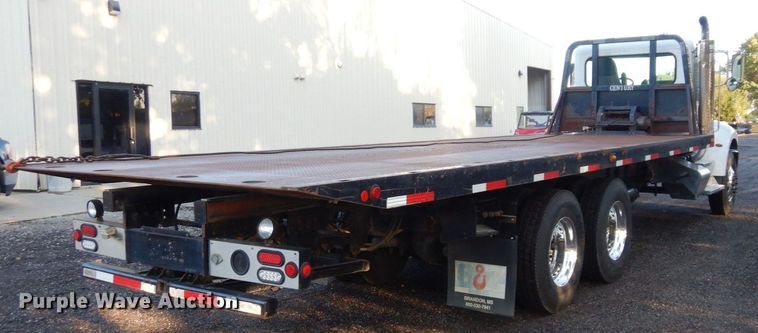 image for item DS1469 2012 Peterbilt 348  rollback truck