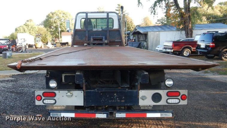 image for item DS1469 2012 Peterbilt 348  rollback truck