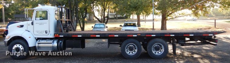 image for item DS1469 2012 Peterbilt 348  rollback truck